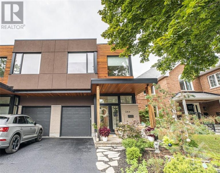 284 Royal Avenue - Kristine in the city